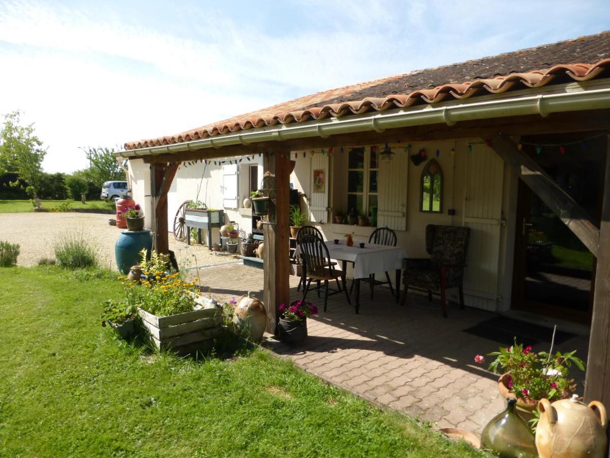 Chez Kate Bed & Breakfast Charroux  Exterior photo