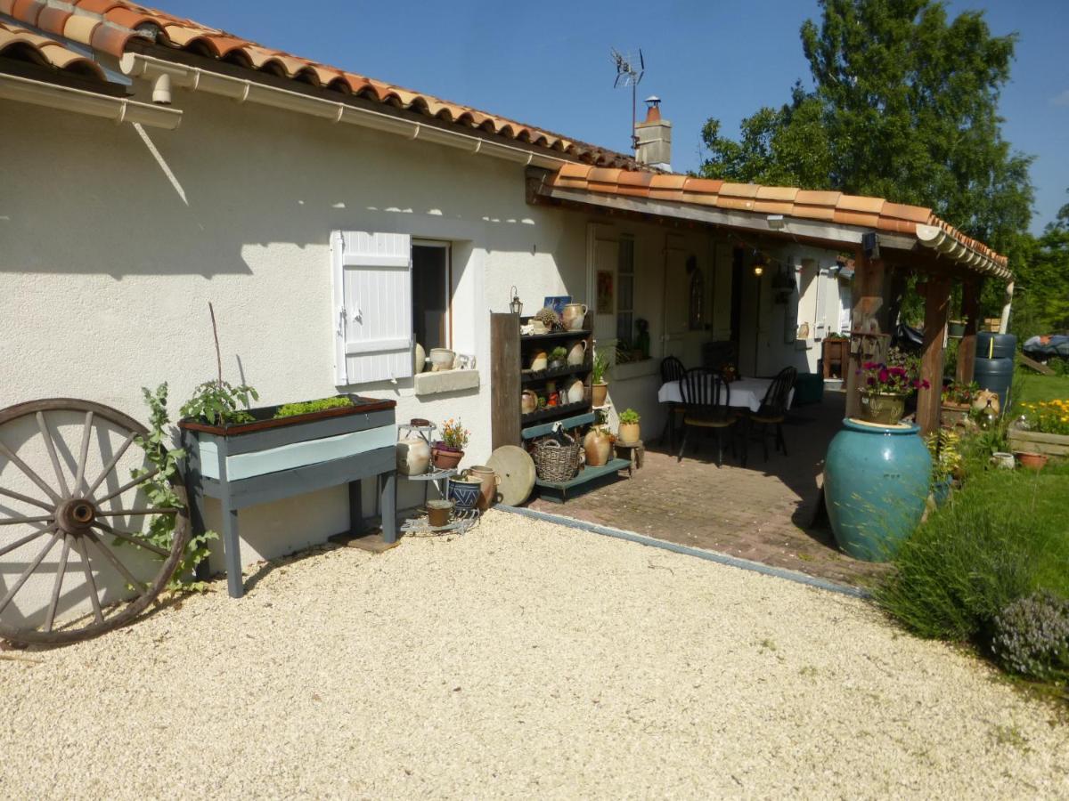 Chez Kate Bed & Breakfast Charroux  Exterior photo